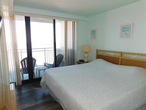 2 bedrooms, WiFi, bed sheets - Oceanfront 2BR • North End Boardwalk • Private Balcony • Pool • New to VRBO (Virginia Beach)