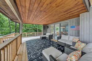 Terrace/patio - Sundance - Lakefront w/ Private Dock (Moneta)
