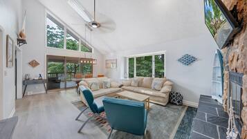 House, Multiple Beds, Patio (LAKE Sundance) | Living area
