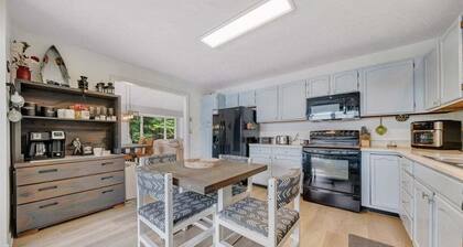 Sundance - Lakefront w/ Private Dock