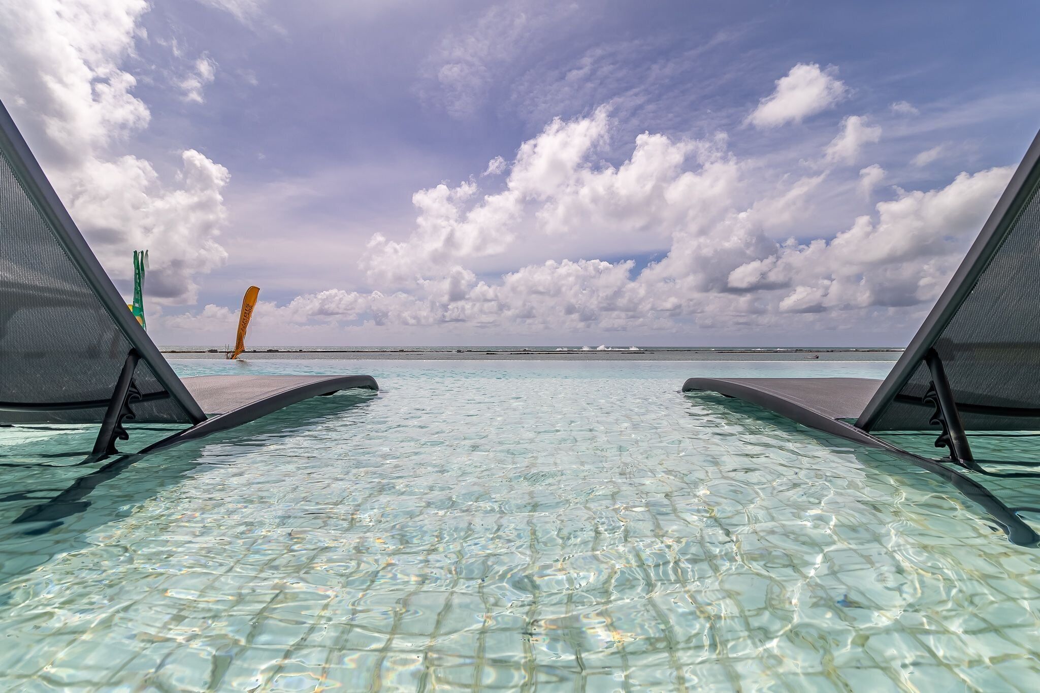 Appartement | Piscine | Piscine extérieure, parasols de plage, chaises longues