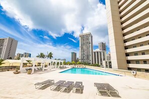 Outdoor pool - Ocean View Waikiki Hawaiian Monarch (Honolulu)