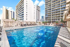Outdoor pool - Waikiki Seaside Luxury King Condo with Balcony (Honolulu)