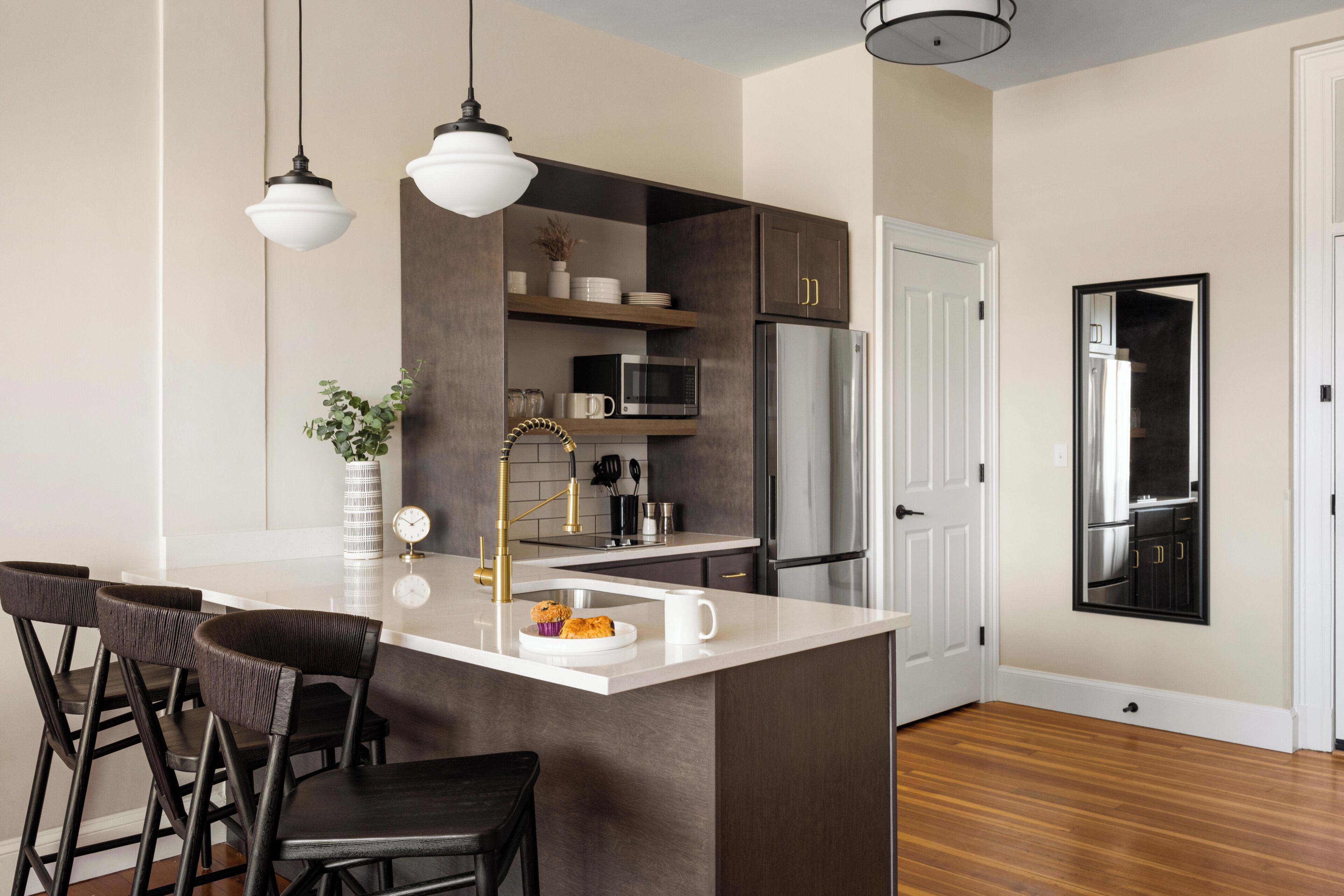 Queen Suite | Private kitchen | Mini-fridge, microwave, stovetop, dishwasher