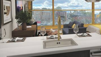 Suite – superior, 1 kingsize-seng med sovesofa | Safe på rommet, skrivebord for bærbar PC og strykejern/-brett