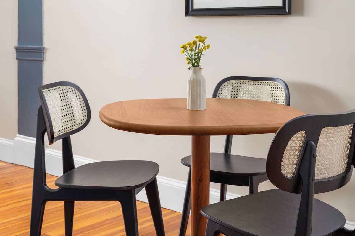 King Junior Suite Accessible | Caja de seguridad en la habitación y espacio para trabajar con laptop