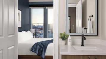 The Courier Corner Suite | Bathroom | Free toiletries, hair dryer, towels, soap