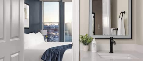 Superior suite, 1 slaapkamer, uitzicht op stad | Badkamer | Gratis toiletartikelen, een haardroger, handdoeken, zeep