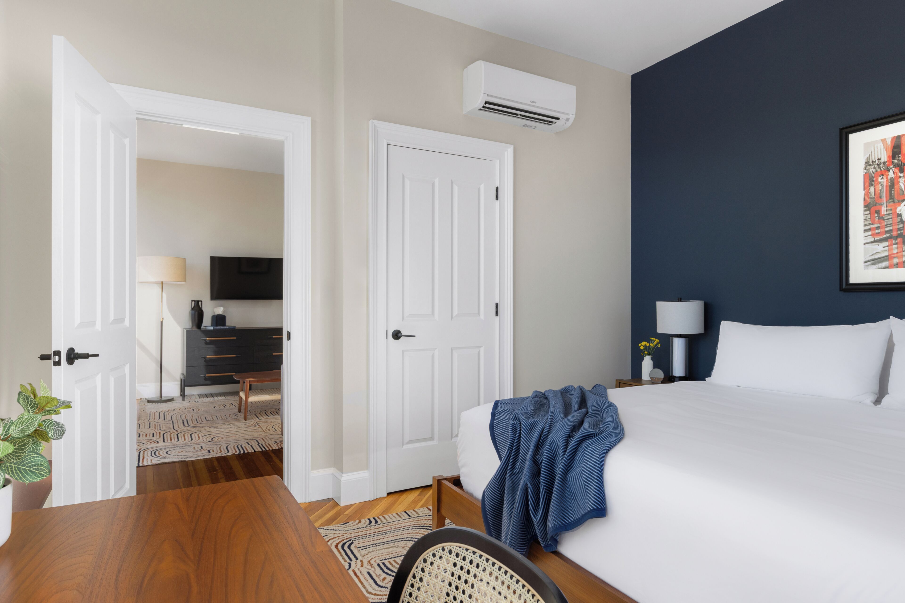 King Suite | In-room safe, laptop workspace, iron/ironing board, free WiFi