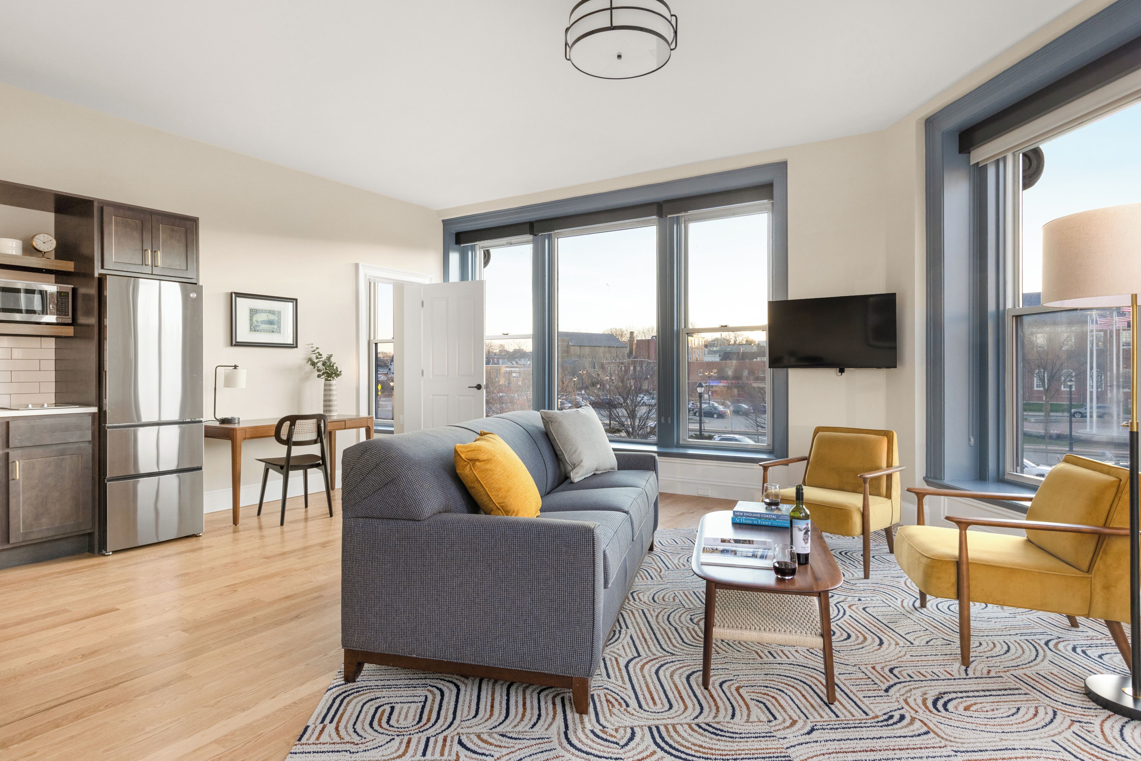 The Courier Corner Suite | Living area