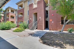 Unclassified image, 3 of 36, button - Papago Park Condo w/ Pool & Hot Tub (Phoenix)