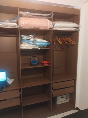 Luokittelematon kuva, 5 kautta 19, painike