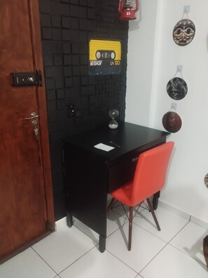 Luokittelematon kuva, 4 kautta 19, painike