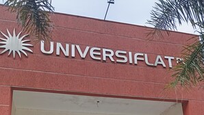 A building entrance with a sign reading "UNIVERSITAT". - UNIVERSIFLAT Ponta Grossa. (Ponta Grossa)