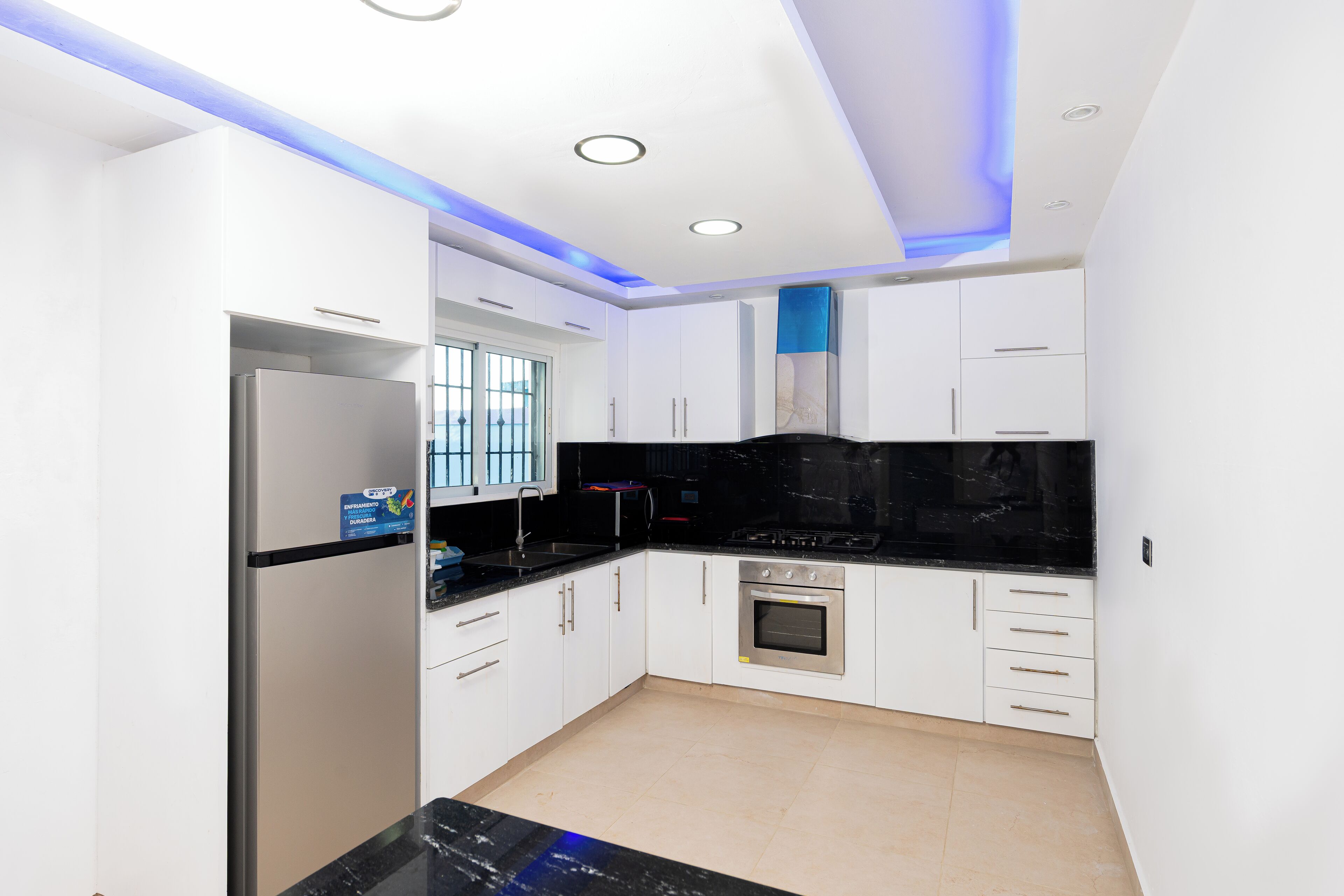 Microonde, forno, piano cottura, lavastoviglie