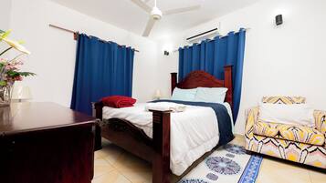 Comfort Villa, Bay View | Iron/ironing board, free WiFi