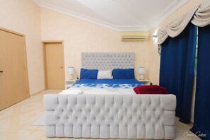 Stórt einbýlishús - útsýni yfir flóa | Straujárn/strauborð, ókeypis þráðlaus nettenging