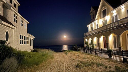 Luxury New Build 3BR Beach House, Steps from Wildemere Beach