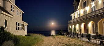 Luxury New Build 3BR Beach House, Steps from Wildemere Beach