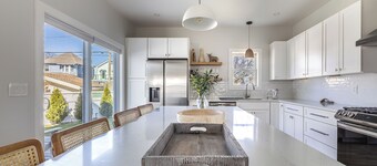 Walnut Beach Luxury House with Private Beach Access