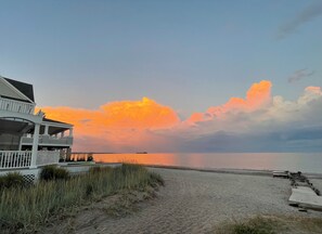 Chaises longues, serviettes de plage