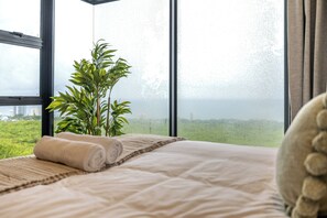 1 bedroom, iron/ironing board, bed sheets - Chic Umhlanga Studio | Walk to Beaches (Umhlanga)