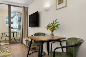 Dining - Dolce Vita | Modern Sea Point Retreat (Cape Town)