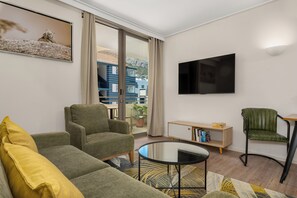 TV - Dolce Vita | Modern Sea Point Retreat (Cape Town)