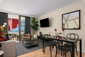 Dining - Contemporary Sea Point Apartment | Walk to Beach (Cape Town)