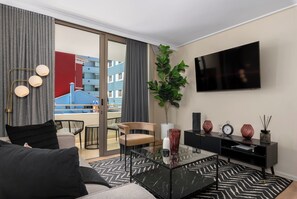 TV - Contemporary Sea Point Apartment | Walk to Beach (Cape Town)