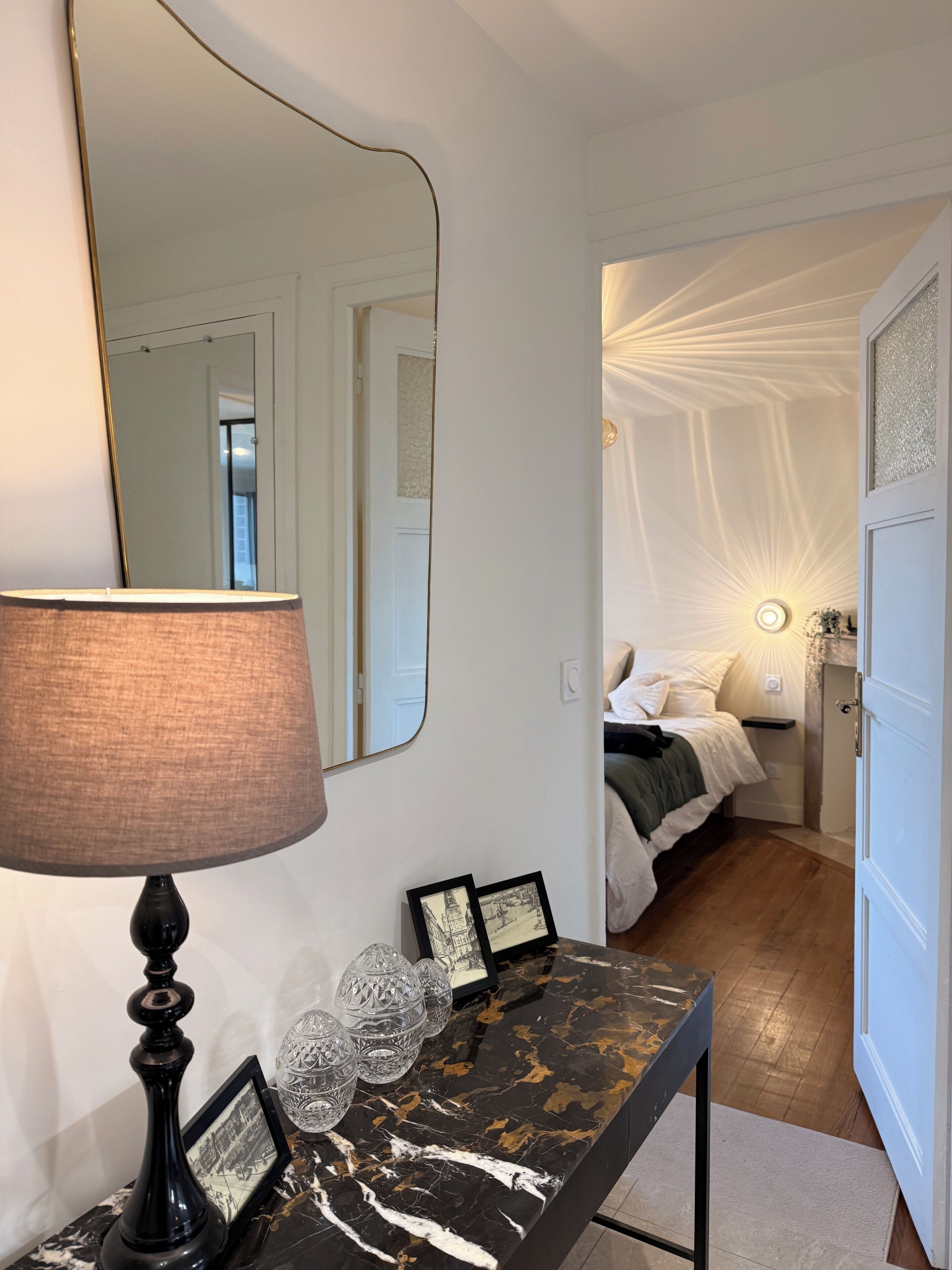 2 habitaciones, tabla de planchar con plancha, wifi y ropa de cama 