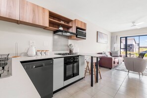 Fridge, microwave, oven, stovetop - Bliss Ballito | Modern Apartment and Clubhouse (Dolphin Coast)