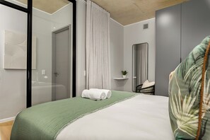 1 chambre, coffres-forts dans les chambres, fer et planche à repasser