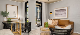 Modern Riverlands Apartment | Gym, Pool and Braai