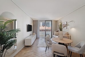 TV - Sea Point Gem | Balcony and Central Location (Cape Town)