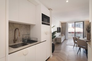 Fridge, microwave, oven, stovetop - Sea Point Gem | Balcony and Central Location (Cape Town)