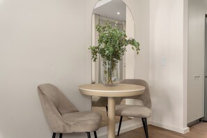 Dining - Dolce Vita | Designer Apartment | Lion's Head View (Cape Town)