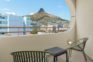 Property grounds - Dolce Vita | Designer Apartment | Lion's Head View (Cape Town)