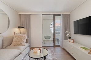 TV - Cozy Coastal Studio | Incredible Walkable Location (Cape Town)