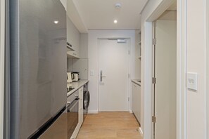 Fridge, microwave, oven, stovetop - Cozy Coastal Studio | Incredible Walkable Location (Cape Town)