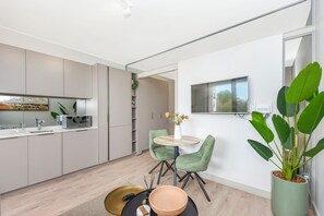 Dining - One Rosebank Premium Luxe Apartment (Johannesburg)