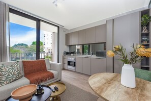 TV - One Rosebank Premium Luxe Apartment (Johannesburg)