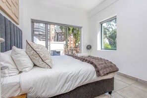 Room - Circa Luxe Retreat • Serene Pool Views (Johannesburg)