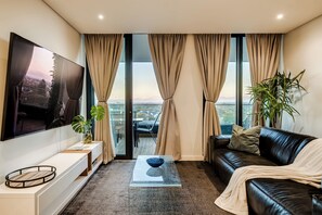 TV - Rooftop stay Above the City 2BDR (Cape Town)