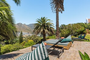 Terrace/patio - 5BD Villa with Mountain Views, Pool and Braai (Cape Town)