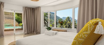 5BD Villa with Mountain Views, Pool and Braai