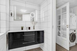 Interior - Charming holiday home with plenty of space (Spøttrup)