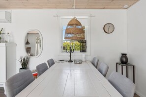 Dining - Charming renovated holiday home in Marielyst (Væggerløse)