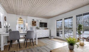 Dining - Charming renovated holiday home in Marielyst (Væggerløse)