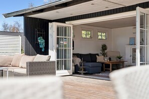 Terrace/patio - Charming renovated holiday home in Marielyst (Væggerløse)